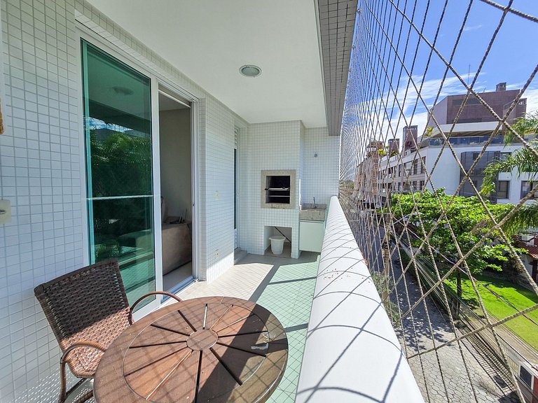 Charmoso apto com 03 quartos na Praia de Bombinhas