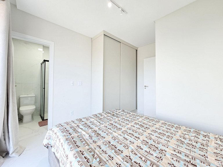 Apartamento com 2 suítes para 06 pessoas