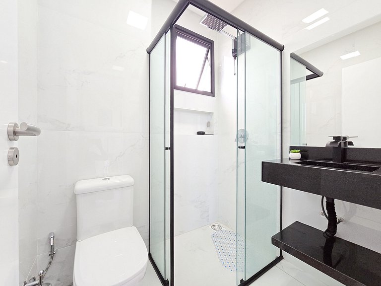 Apartamento com 2 suítes para 06 pessoas