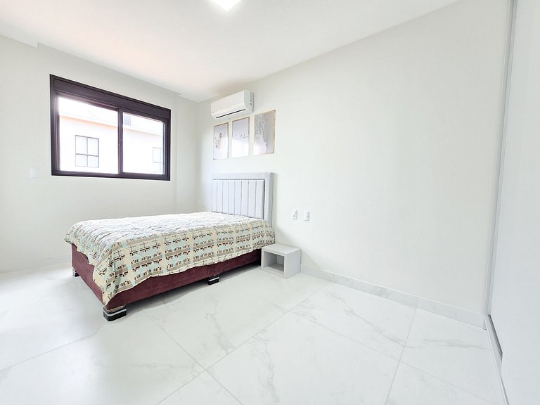 Apartamento com 2 suítes para 06 pessoas