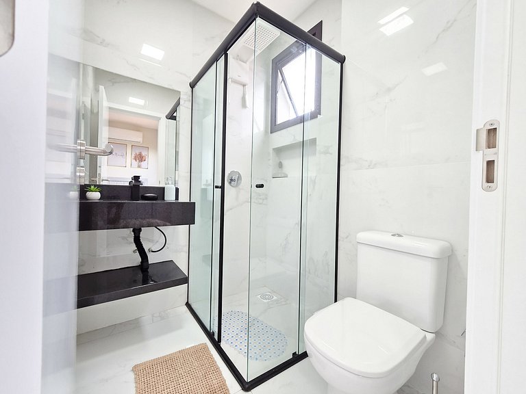 Apartamento com 2 suítes para 06 pessoas