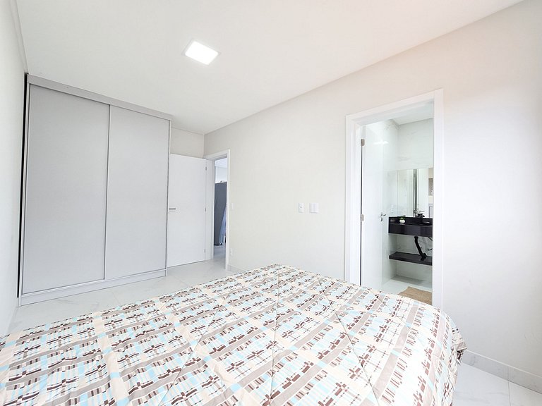 Apartamento com 2 suítes para 06 pessoas