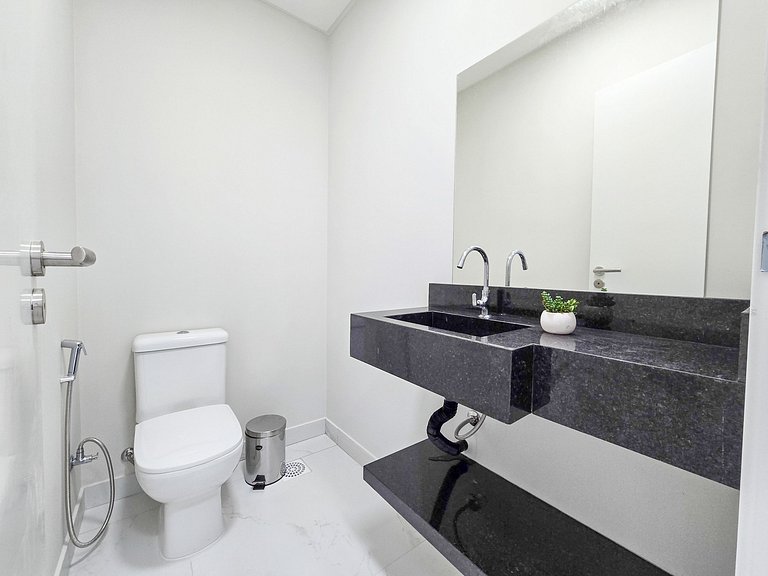 Apartamento com 2 suítes para 06 pessoas