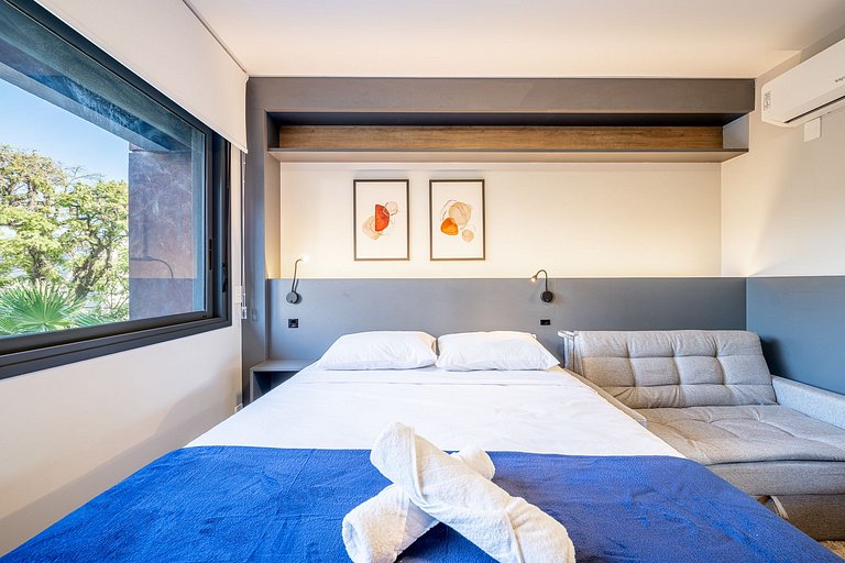 Skylight· Parking and Full Amenities