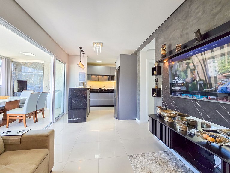 Seu Refúgio na Praia: Cobertura com Piscina