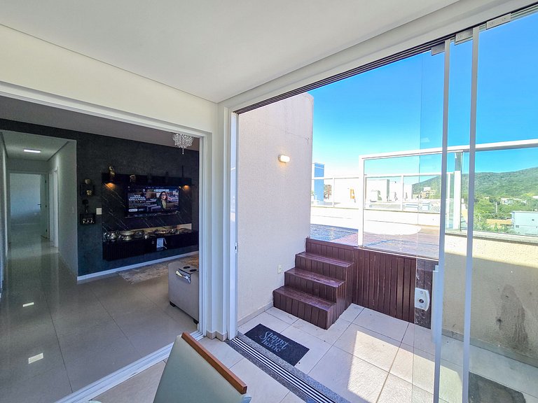 Seu Refúgio na Praia: Cobertura com Piscina