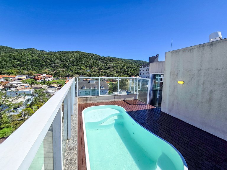Seu Refúgio na Praia: Cobertura com Piscina