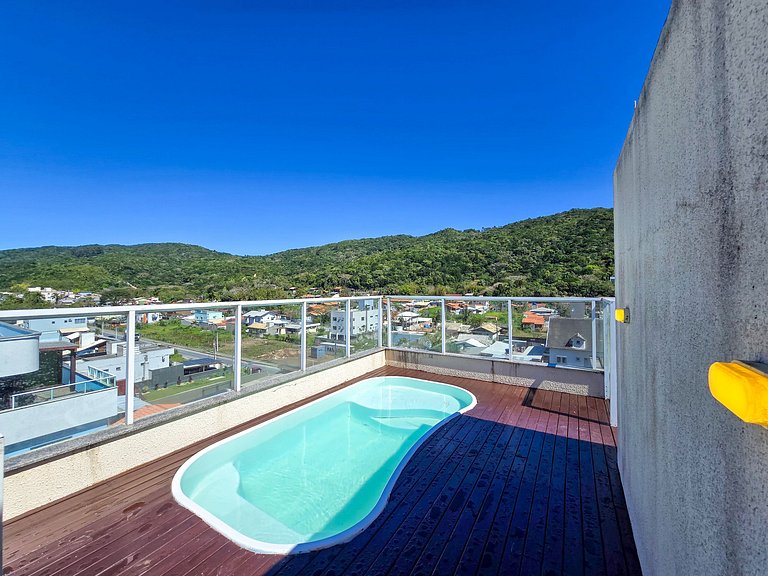 Seu Refúgio na Praia: Cobertura com Piscina