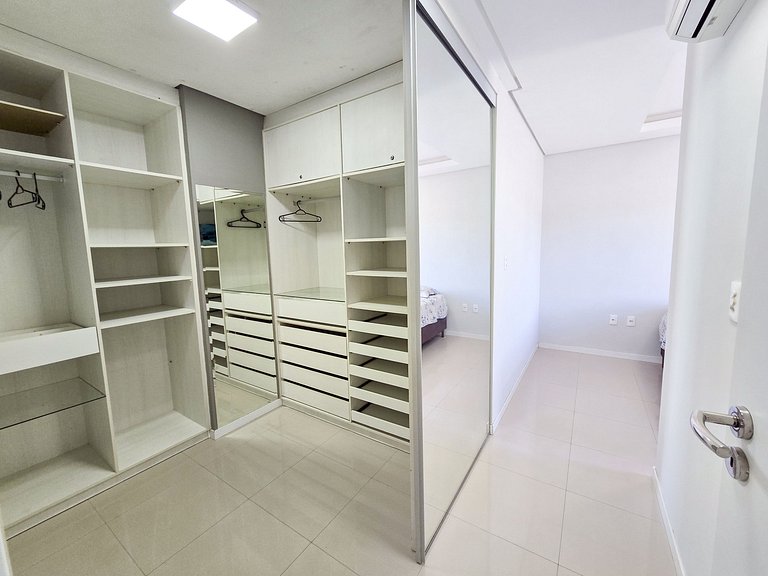 Seu Refúgio na Praia: Cobertura com Piscina