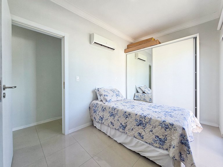 Seu Refúgio na Praia: Cobertura com Piscina