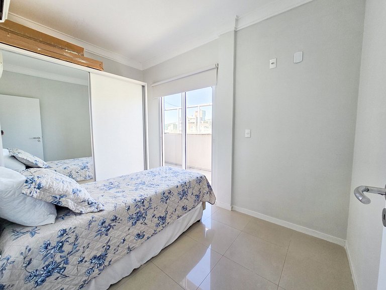 Seu Refúgio na Praia: Cobertura com Piscina