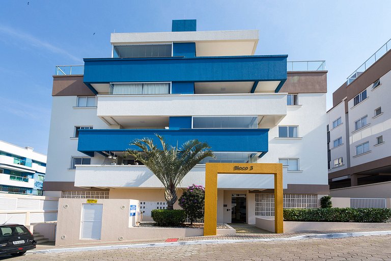 Seu Refúgio na Praia: Cobertura com Piscina