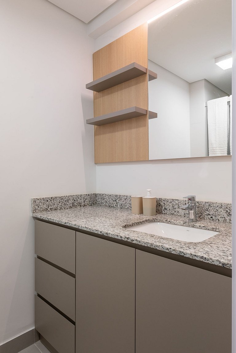 RJ Studio prox do Hosp e Shop. Moinhos de Vento