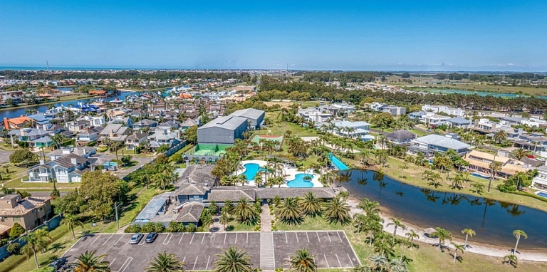 Casa Blue em Condomínio de Luxo