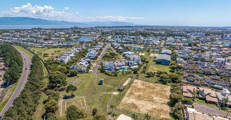 Casa Blue 700 m do Planeta Atlântida em Condomínio de Luxo