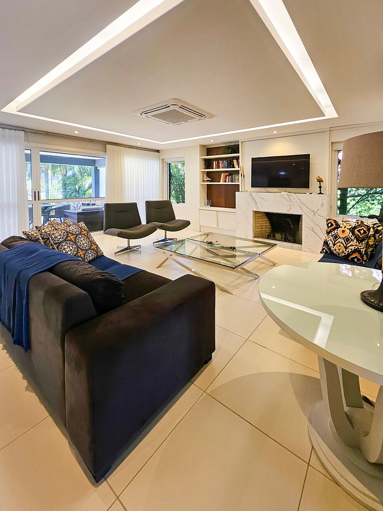 Casa Blue em Condomínio de Luxo