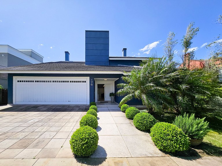 Casa Blue em Condomínio de Luxo