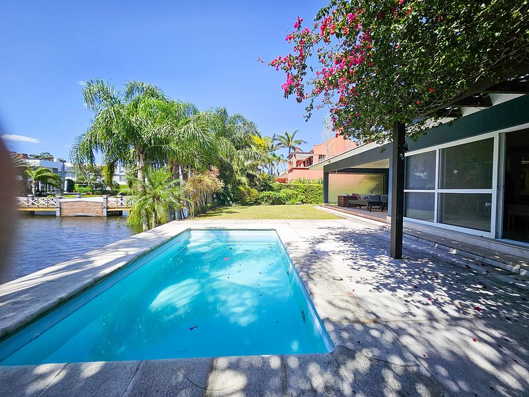 Casa Blue em Condomínio de Luxo