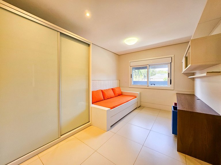 Casa Blue em Condomínio de Luxo