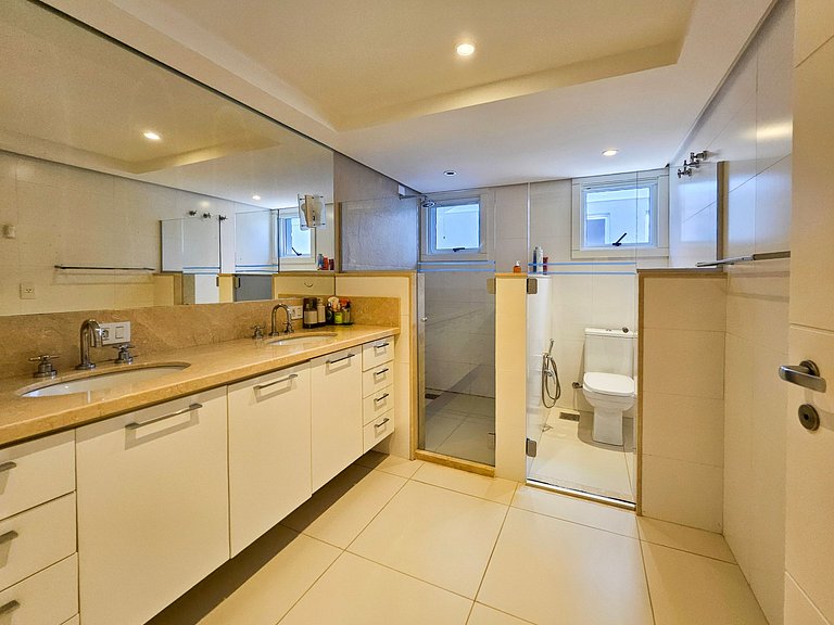 Casa Blue em Condomínio de Luxo