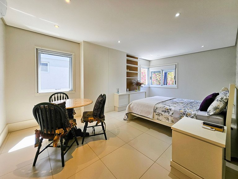 Casa Blue em Condomínio de Luxo