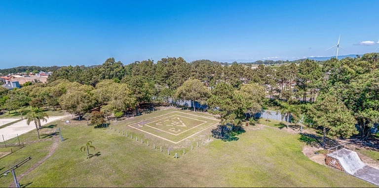 Casa Blue 700 m do Planeta Atlântida em Condomínio de Luxo