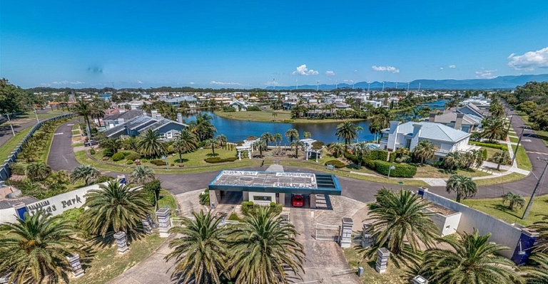 Casa Blue 700 m do Planeta Atlântida em Condomínio de Luxo