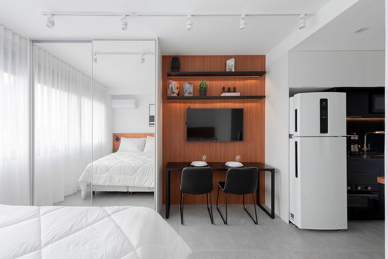 Denver Studio with Parking and Full Amenities