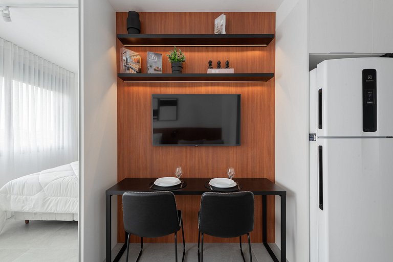 Denver Studio with Parking and Full Amenities