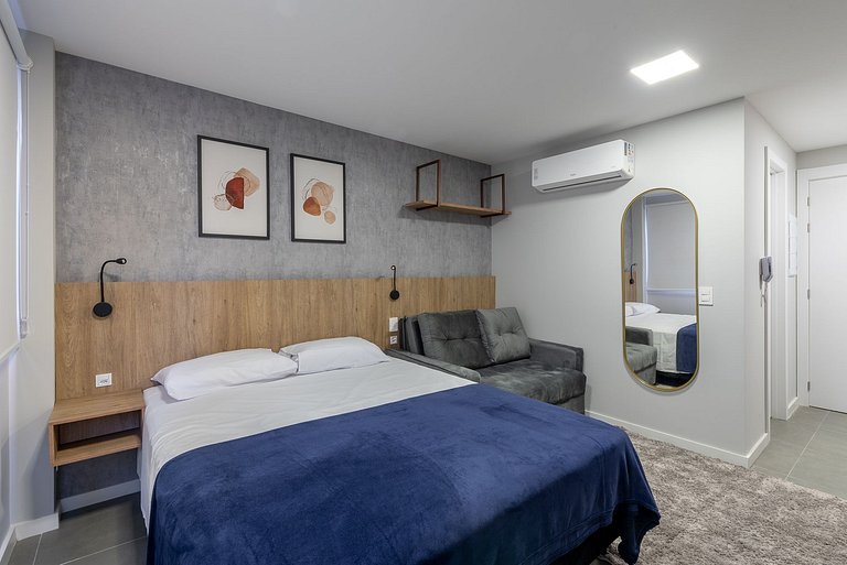 Studio with pool and 24-hour gym | Carlos Gomes