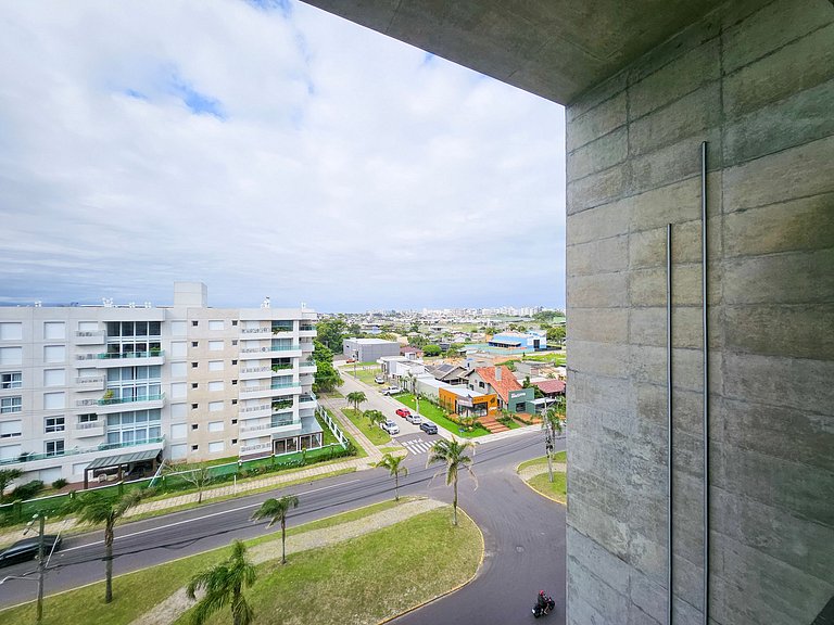 Miami Studio w/ Parking next to Planeta Atlântida
