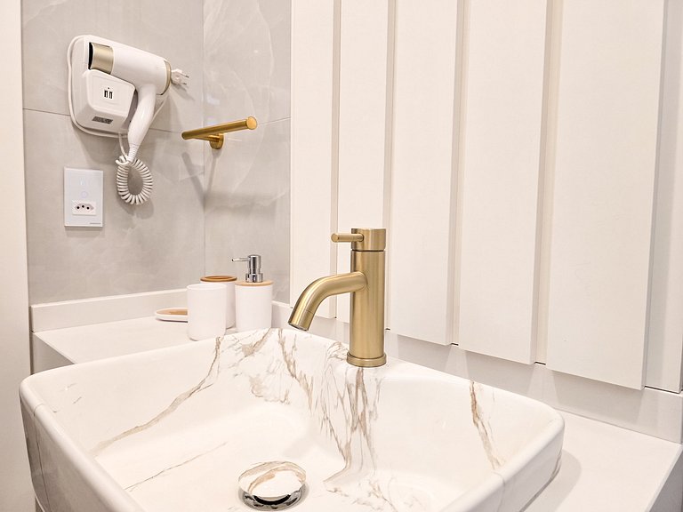 Apto Hampton 200 m da Praia Brava