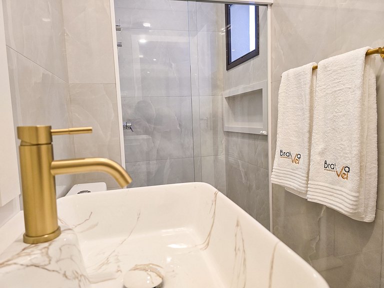 Apto Hampton 200 m da Praia Brava