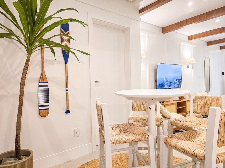 Apto Hampton 200 m da Praia Brava