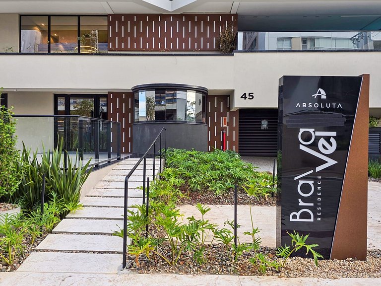 Apto Hampton 200 m da Praia Brava