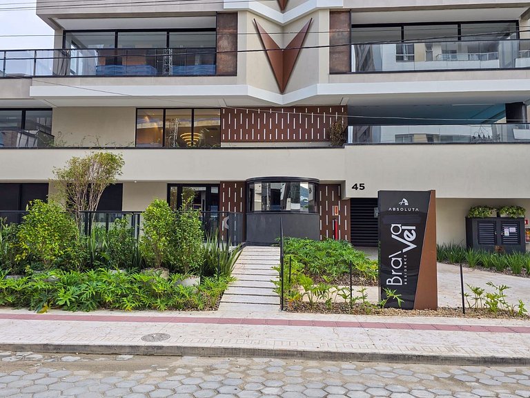 Apto Hampton 200 m da Praia Brava