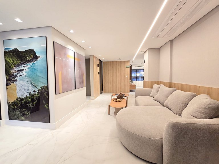 Apto Hampton 200 m da Praia Brava