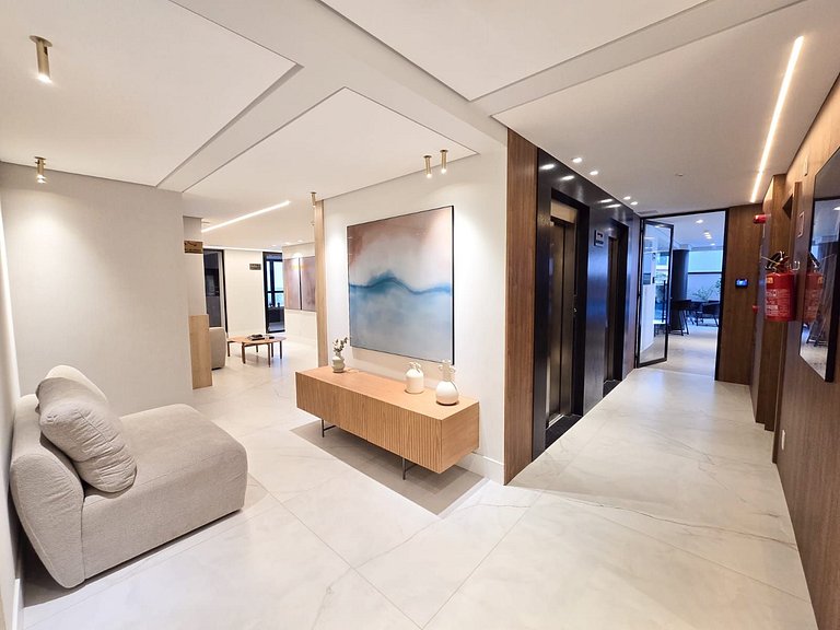 Apto Hampton 200 m da Praia Brava