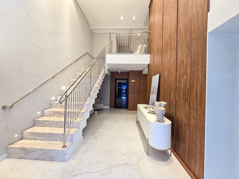 Apto Hampton 200 m da Praia Brava