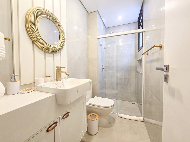 Apto Hampton 200 m da Praia Brava