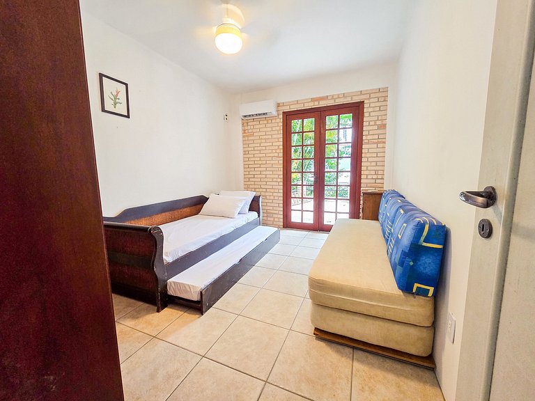 Vista de Sambaqui | Your Home with Ocean Views