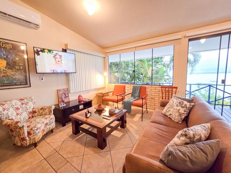 Vista de Sambaqui | Your Home with Ocean Views