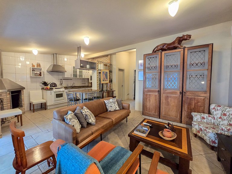 Vista de Sambaqui | Your Home with Ocean Views