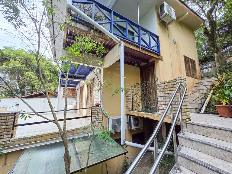 Vista de Sambaqui | Your Home with Ocean Views