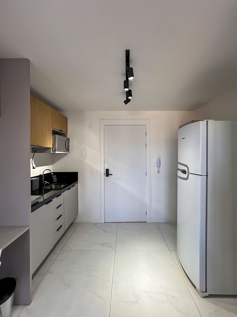 Apto com academia 24h e coliving - Av.Carlos Gomes