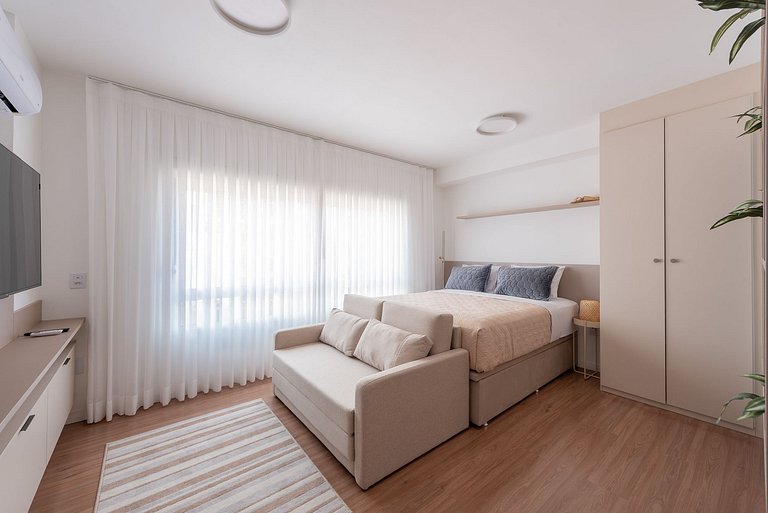 Studio with pool, gym, + parking space in Moinhos