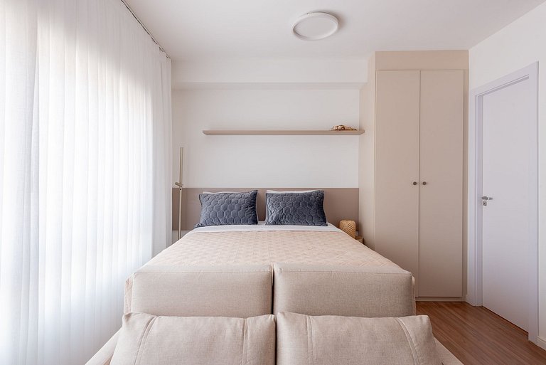 Studio with pool, gym, + parking space in Moinhos