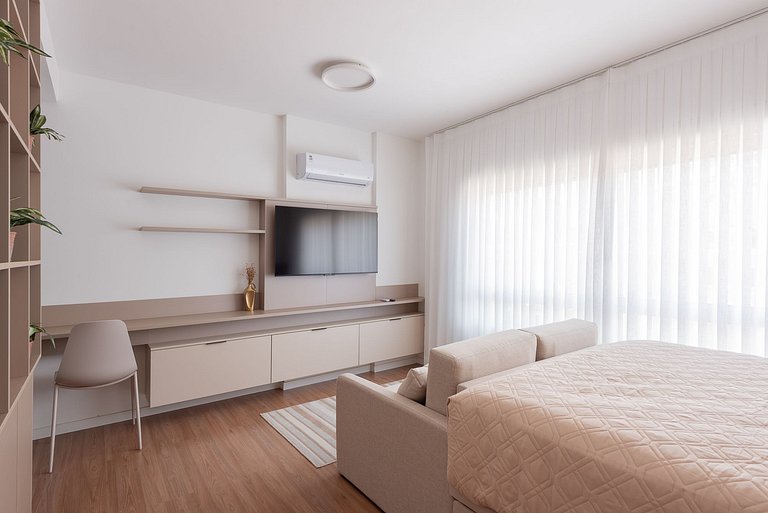 Studio with pool, gym, + parking space in Moinhos