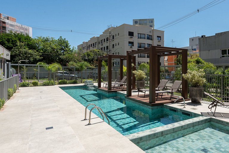 Studio with pool, gym, + parking space in Moinhos