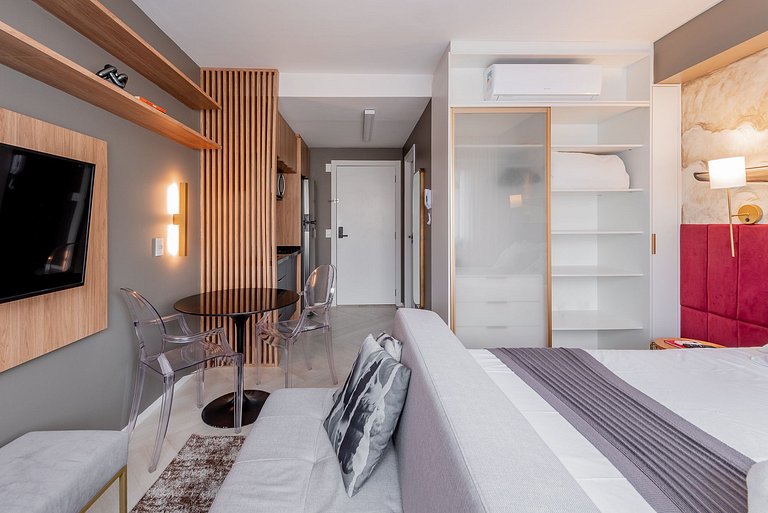 Aviator suite at Montserrat, near the main park